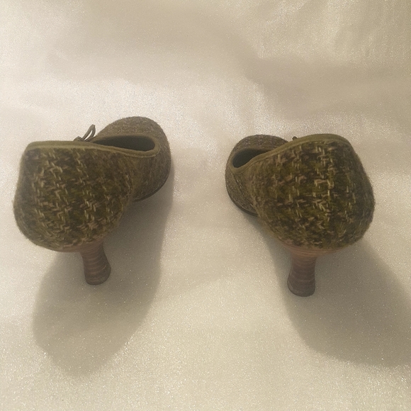 Greenish Tweed Pump by Steve Madden Size 7 - Picture 7 of 13